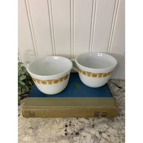 Vintage set of‎ 2 Pyrex Butterfly Gold Milk Glass Mugs Teacups Retro GrandmaCore - Picture 2 of 9